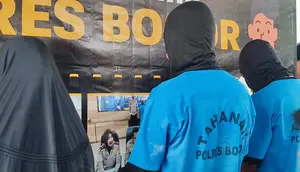 Polisi menangkap empat orang diduga sebagai agen tenaga kerja Indonesia (TKI) ilegal di Kabupaten Bogor, Jawa Barat. (Liputan6.com/Achmad Sudarno)