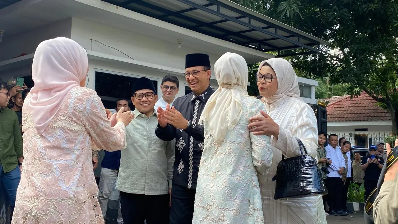 Calon presiden nomor urut 01 Anies Baswedan halal bihalal dengan cawapresnya Abdul Muhaimin Iskandar alias Cak Imin, Sabtu (20/4/2024).