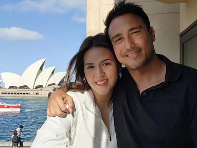 Melalui akun Instagram pribadinya, Hamish Daud diketahui tengah pulang kampung ke Australia. Tak sendiri, Raisa serta sang putri juga turut menemaninya. (Liputan6.com/IG/@hamishdw)