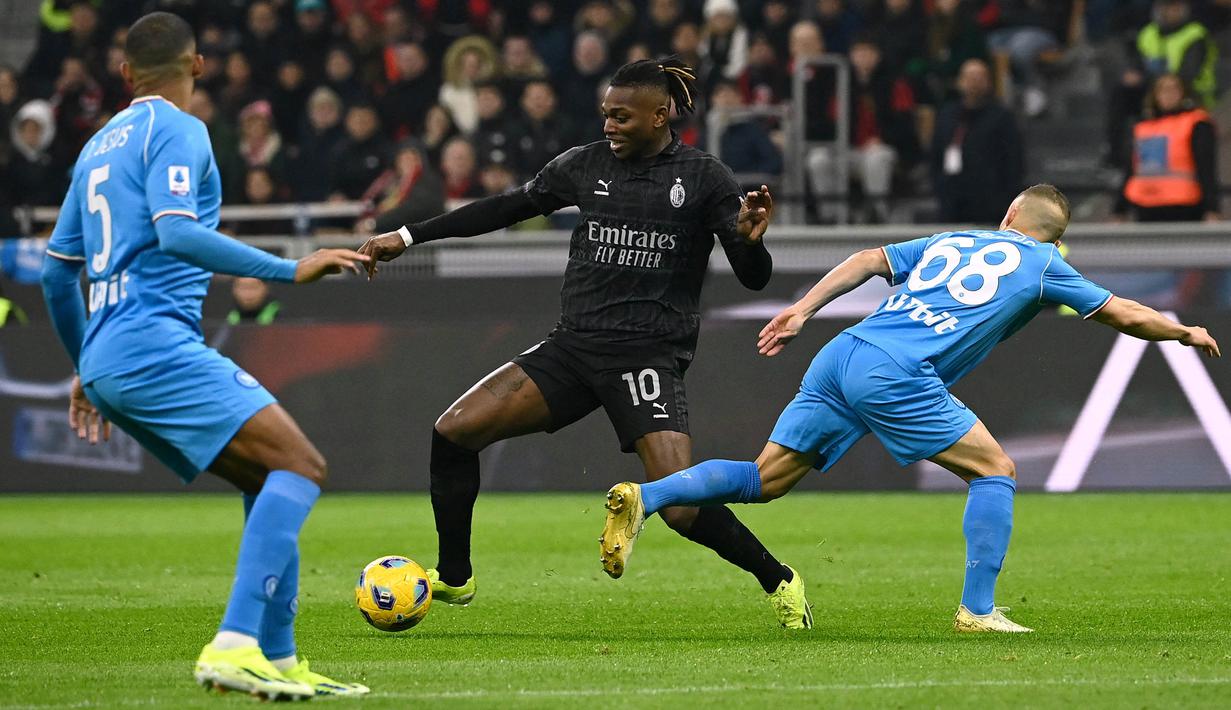 Sejumlah peluang mencetak gol diciptakan oleh kedua tim, baik AC Milan maupun Napoli. (Isabella BONOTTO/AFP)