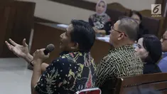 Tersangka suap kerja sama pengangkutan pupuk, Bowo Sidik Pangarso jelang memberi keterangan sebagai saksi pada sidang lanjutan suap dengan terdakwa, Asty Winasti di Pengadilan Tipikor Jakarta, Rabu (26/6/2019). (Liputan6.com/Helmi Fithriansyah)