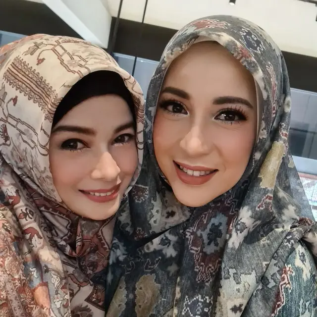 7 Potret Reuni Artis Senior Wanita Era 90-an, Kompak Pakai Hijab