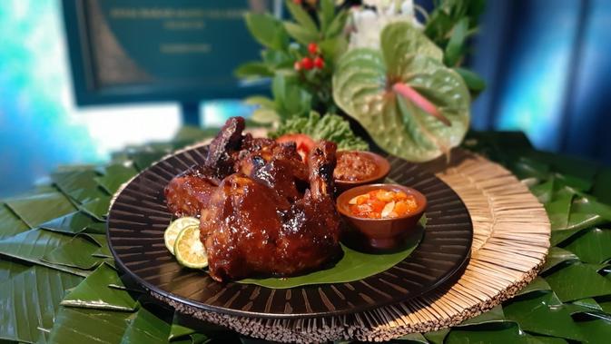 Pemenang kompetisi Bango 'Ayam Bakar Madu Salakilo'