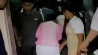 Puluhan calon TKW langsung dibawa keluar dari tempat penampungan di kawasan Pancoran Mas, Depok.