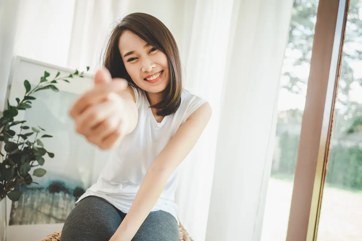 perempuan dan ceria
