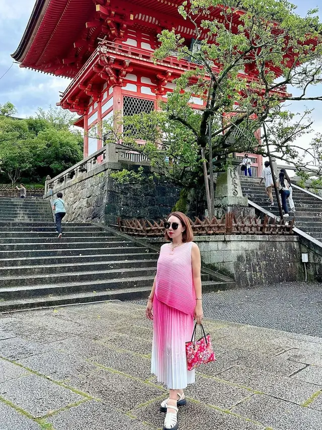 Inspirasi gaya Femmy Permatasari saat liburan di Jepang