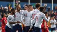 Perayaan gol timnas Inggris pada laga kedua Kualifikasi Piala Eropa 2020 yang berlangsung di Stadion Pod Goricom, Podgrica, Selasa (26/3). Timnas Inggris menang 5-1 atas Montenegro. (AFP/Andrej Isakovic)