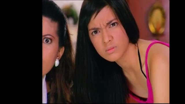 Dibuat meme hingga jadi trending di Twitter, Ini potret Nia Ramadhani saat bermain sinetron Bawang Merah Bawang Putih pada 2004 (Foto: YouTube MD Entertainment / Twitter)