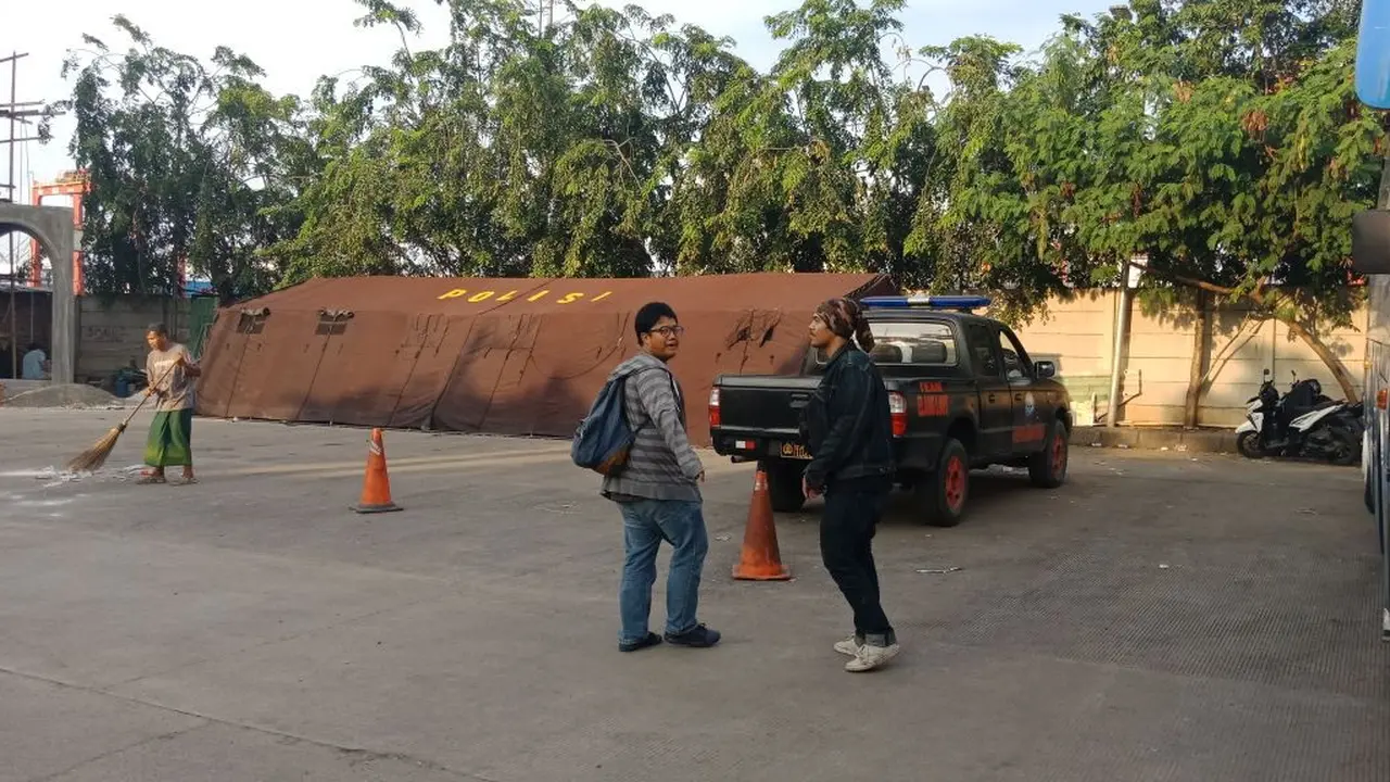 Polisi siaga di lokasi Makam Mbah Priok