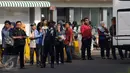 Beberapa calon penumpang menunggu bus di Terminal Blok M, Jakarta Selatan, Selasa (22/3). Aksi mogok massal angkutan umum dan taksi menyebabkan penumpang terlantar di sejumlah titik. (Liputan6.com/Helmi Fithriansyah)