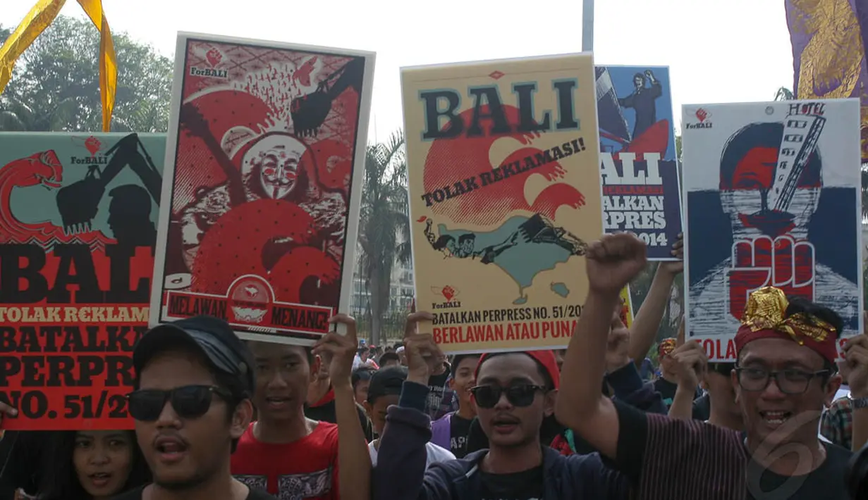 Sebagian besar warga Bali menentang adanya Reklamasi di Teluk Benoa, mereka menilai reklamasi akan mengakibatkan kerusakan yang sangat serius, Jakarta, Minggu (21/9/14). (Liputan6.com/Faizal Fanani)