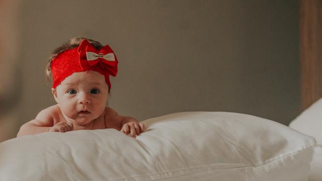 Ilustrasi bayi perempuan