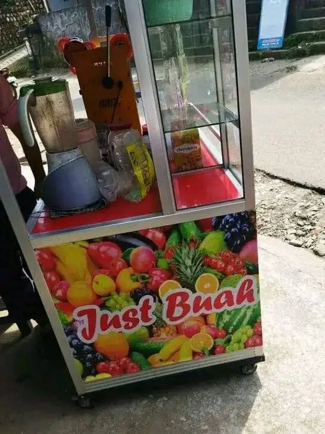 6 Tulisan di Spanduk Jualan Jus Ini Nyeleneh, Bikin Pembeli Salah Fokus