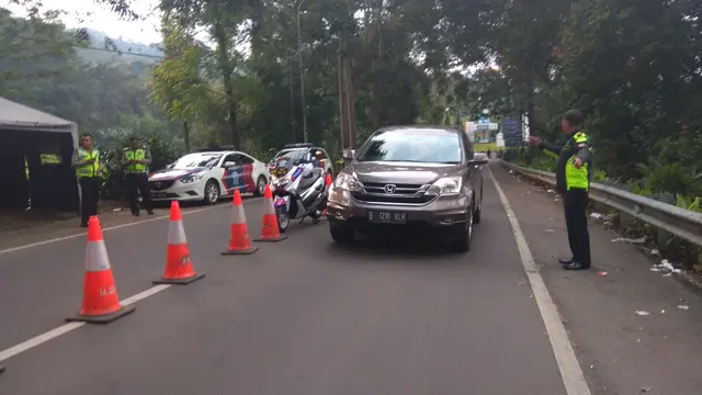 Situasi jalur Puncak Pass usai dibuka
