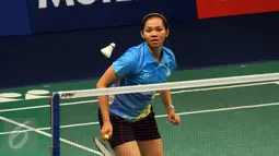 Tunggal putri Indonesia, Febby Angguni saat laga melawan pemain Tiongkok  Sun Yu di babak 16 besar BCA Indonesia Open 2016, Jakarta, Kamis (2/6). Febby Angguni menyerah dua set langsung 12-21, 15-21. (Liputan6.com/Helmi Fithriansyah)