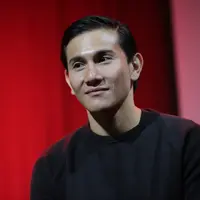 Menjadi seorag aktor memang harus menerima peran apapun yang didapatkannya. Seperti halnya Vino G. Bastian yang mendapat kesempatan menjadi sosok Chrisye di film terbarunya nanti. (Adrian Putra/Bintang.com)