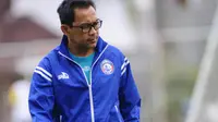 Aji Santoso akan mundur sebagai pelatih Arema FC usai laga kontra Bali United pada pekan ke-11 Liga 1 di Stadion Gajayana, Malang, Sabtu (17/6/2017). (Liputan6.com/Rana Adwa)