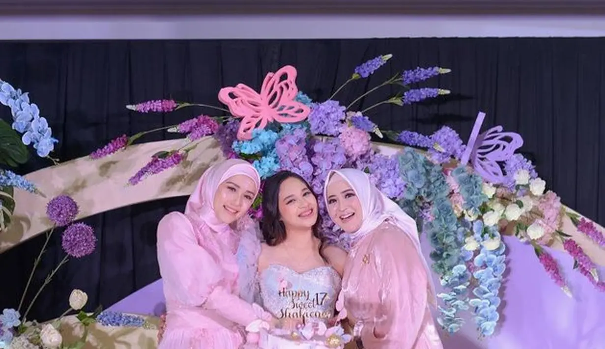 Okie Agustina dan Adelia Wilhelmina [Instagram/adeliapasha/okieagustina]