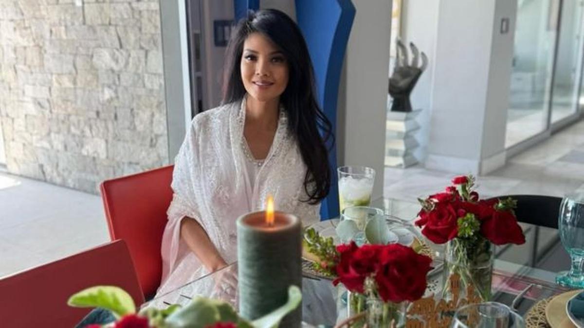 Es Teler Jadi Andalan, 5 Potret Farah Quinn Buka Puasa Ramadan dengan Keluarga di USA