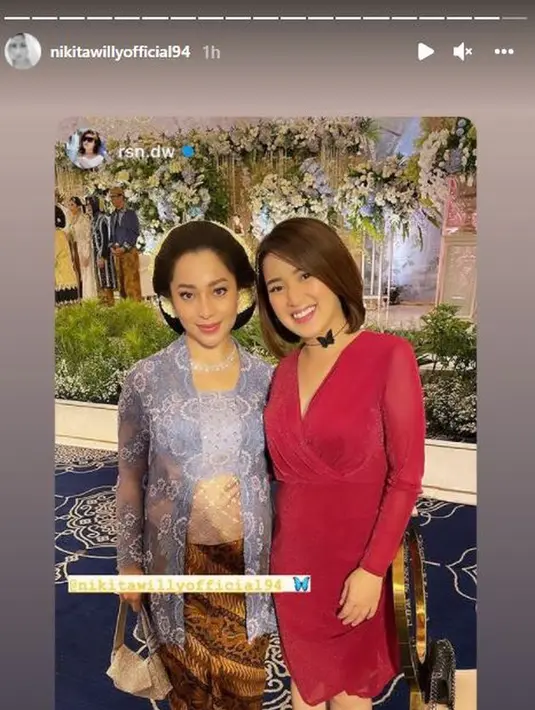 Untaian kalun berlian juga semakin menyempurnakan gaya Nikita Willy.
