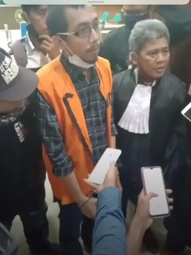 Pengadilan Negeri (PN) Banjarbaru menjatuhkan vonis 3 bulan 15 hari kurungan penjara kepada mantan Pimred, Banjarhits.id, Diananta Putra Sumedi. (Foto: Liputan6.com/Ableda Gunawan)