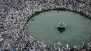 Peserta Aksi 31 Maret yang berkumpul di Bundaran Patung Kuda meminta Presiden Joko Widodo memberhentikan Ahok karena menjadi terdakwa kasus dugaan penodaan agama, Jakarta, Jumat (31/3). (Liputan6.com/Faizal Fanani)