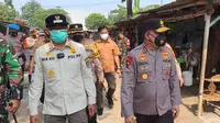 Wakil Wali Kota Depok, Imam Budi Hartono saat mendamping Kapolda Metro Jaya, Irjen Pol Fadil Imran di lokasi pemulung, Kecamatan Sukmajaya, Kota Depok. (Liputan6.com/Dicky Agung Prihanto)