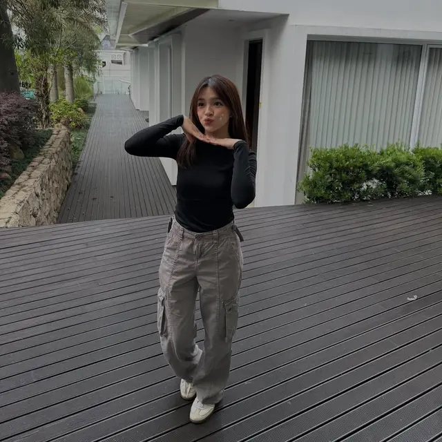 Elsa Japasal Tampil dengan Mode Cute Masculine Saat Motoran dengan Ariel NOAH hingga Raffi Ahmad