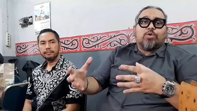 Sunan Kalijaga dan Michael Pardede, kuasa hukum Ferry Irawan (Liputan6.com - M Altaf Jauhar)