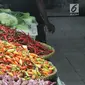 Salah satu pedagang sayur Saepul (35) mengatakan, saat ini harga cabai merah keriting dijualnya berkisar Rp 70.000 per kg yang sebelumnya mencapai lebih dari Rp 100.000 per kg.