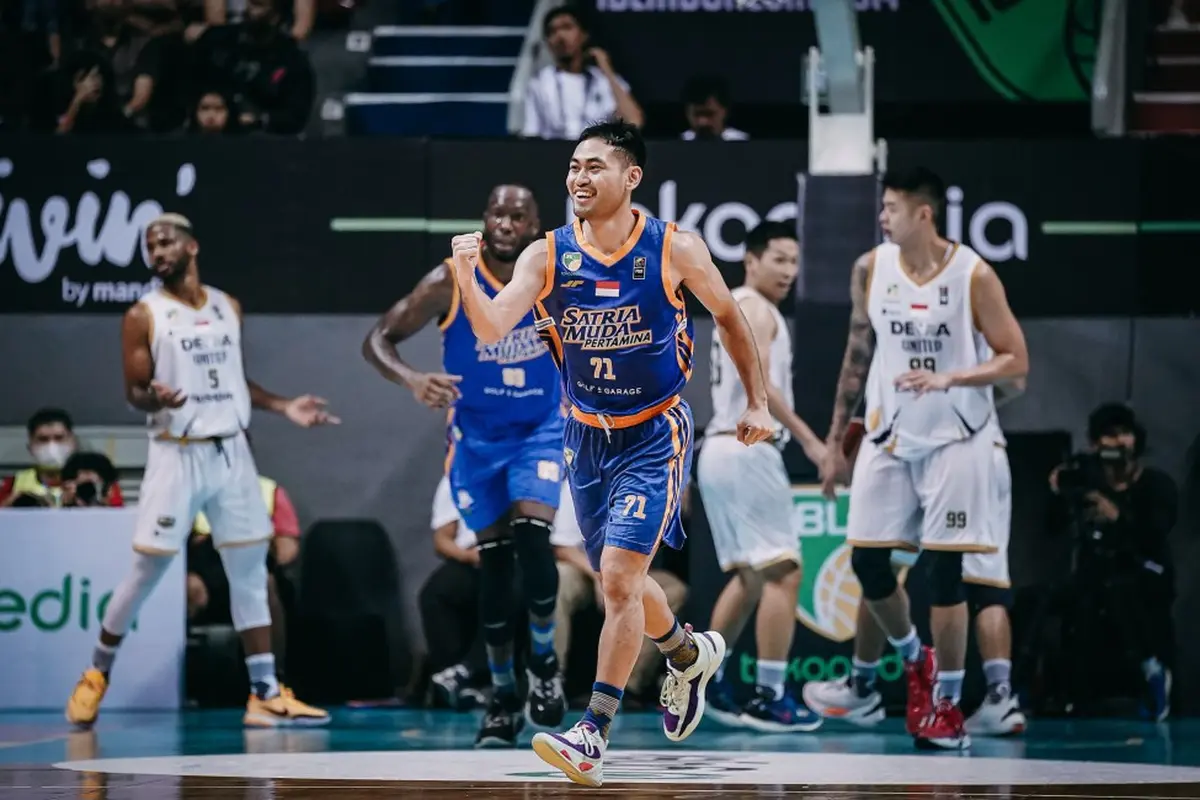 Selebrasi pemain Satria Muda saat mengalahkan Dewa United di IBL 2023