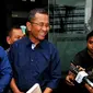 Dahlan Iskan memenuhi panggilan penyidik pidana khusus Kejaksaan Agung, Jakarta, Rabu (17/6/2015). Dahlan diperiksa sebagai saksi kasus dugaan korupsi pengadaan 16 mobil listrik di 3 perusahaan milik BUMN senilai Rp32 miliar. (Liputan6.com/Yoppy Renato)