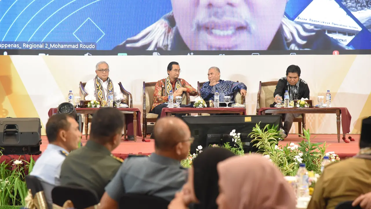 Seminar Nasional dengan tema “Transformasi Pembangunan NTB Menyongsong Indonesia Emas 2045” di Lombok