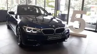 BMW Seri 5 Touring mendapat tambahan aksesoris agar terlihat lebih maskulin. (Yurike?Liputan6.com)