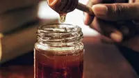 Mad Honey, madu unik asal Nepal dengan segudang manfaat. (Foto: Unsplash/Arwin Neil Baichoo)