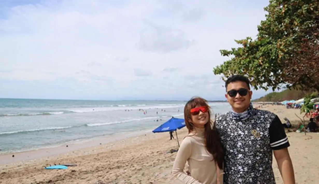 "Addies itu tipe orang yang sangat mengerti keadaan. Setiap kali pulang dia tungguin. Dia bikin rumah rapih sehingga terasa nyaman," ungkap Gilang. (Instagram/gilangdirga)