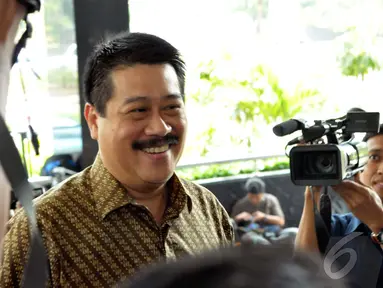 Wakil Ketua PPATK, Agus Santoso mendatangi kantor KPK, Jakarta, Selasa (9/9/2014) (Liputan6.com/Panji Diksana)