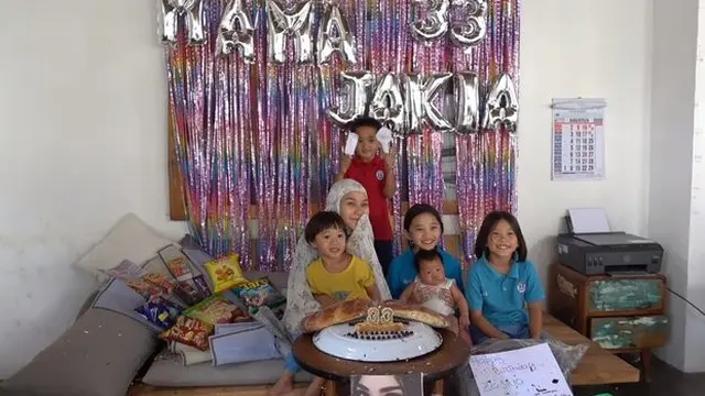 Momen Ulang Tahun Zaskia Adya Mecca yang ke-33. (Sumber: youtube.com/The Bramantyo)