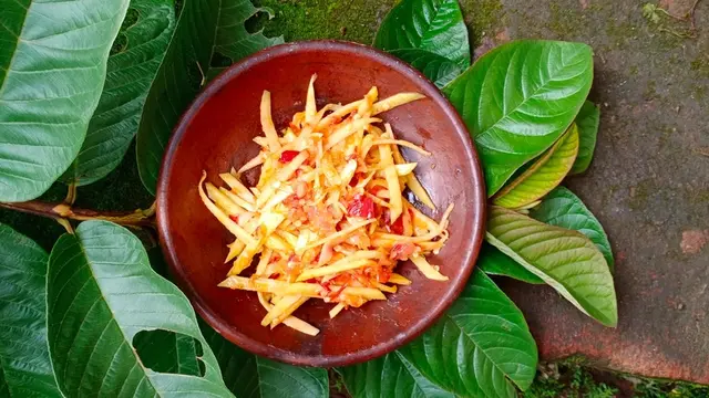 6. Sambal Terasi Mentah Mangga Muda