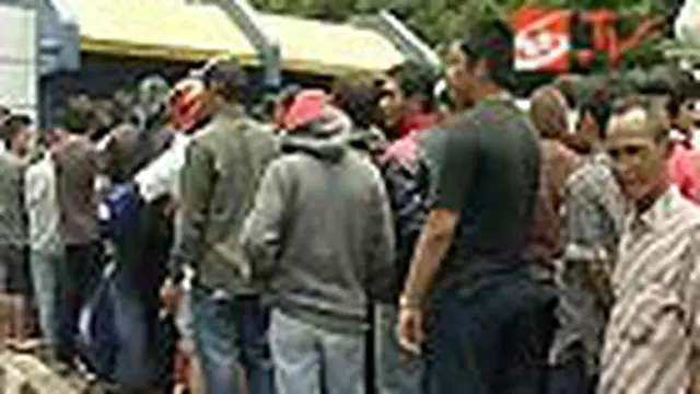 Loket Tiket Terlambat Dibuka, Penonton Kecewa