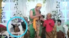 Rekaman video seorang anak kecil jatuh terjungkal dari kursinya akibat heboh tertawa.