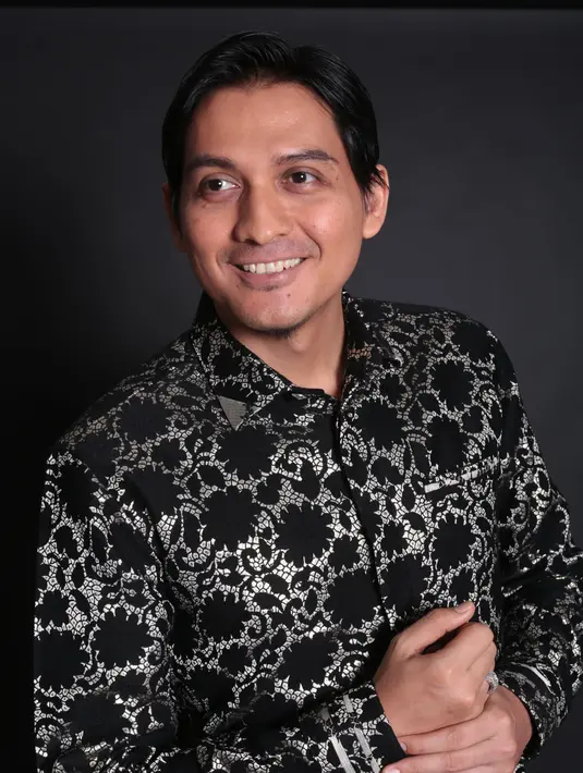 Sebagai seorang ayah satu anak, Lucky Hakim khawatir dengan psikologis putrinya yang tinggal bersama Indadari. Dengan mengirim pengacara, ia berharap mantan istri dan Caisar tidak perlu ribut-ribut. (Febio Hernanto/Bintang.com)