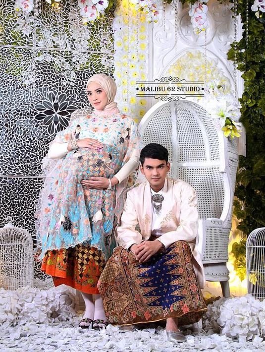 Seperti Keluarga Kerajaan Ini 8 Potret Maternity Adhitya  