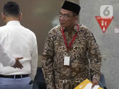 Penasihat Khusus Presiden Bidang Haji, Muhadjir Effendy, sesaat setelah tiba di Gedung Merah Putih Komisi Pemberantasan Korupsi (KPK), Jakarta, Senin (18/5/2026). (Liputan6.com/Helmi Fithriansyah)