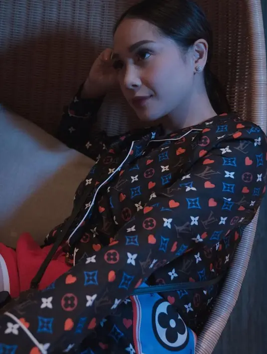 Istri Raffi Ahmad ini mengatakan bahwa di kehamilannya kali ini ia jadi lebih mudah mengantuk. Selain itu, Gigi pun kerap cepat lelah dan mudah menangis. (Instagram/raffinagita1717)