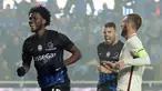 Gelandang Atalanta, Franck Kessie, melakukan selebrasi usai mencetak gol ke gawang AS Roma pada laga lanjutan Serie A di Stadion Atleti Azzurri d'Italia, (20/11/2016). (EPA/Paolo Magini)