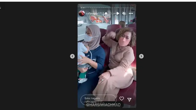 Raffi Ahmad dan keluarga satu pesawat dengan Harsiwi Achmad Programming Director SCM (Foto: Instagram raffinagita1717)