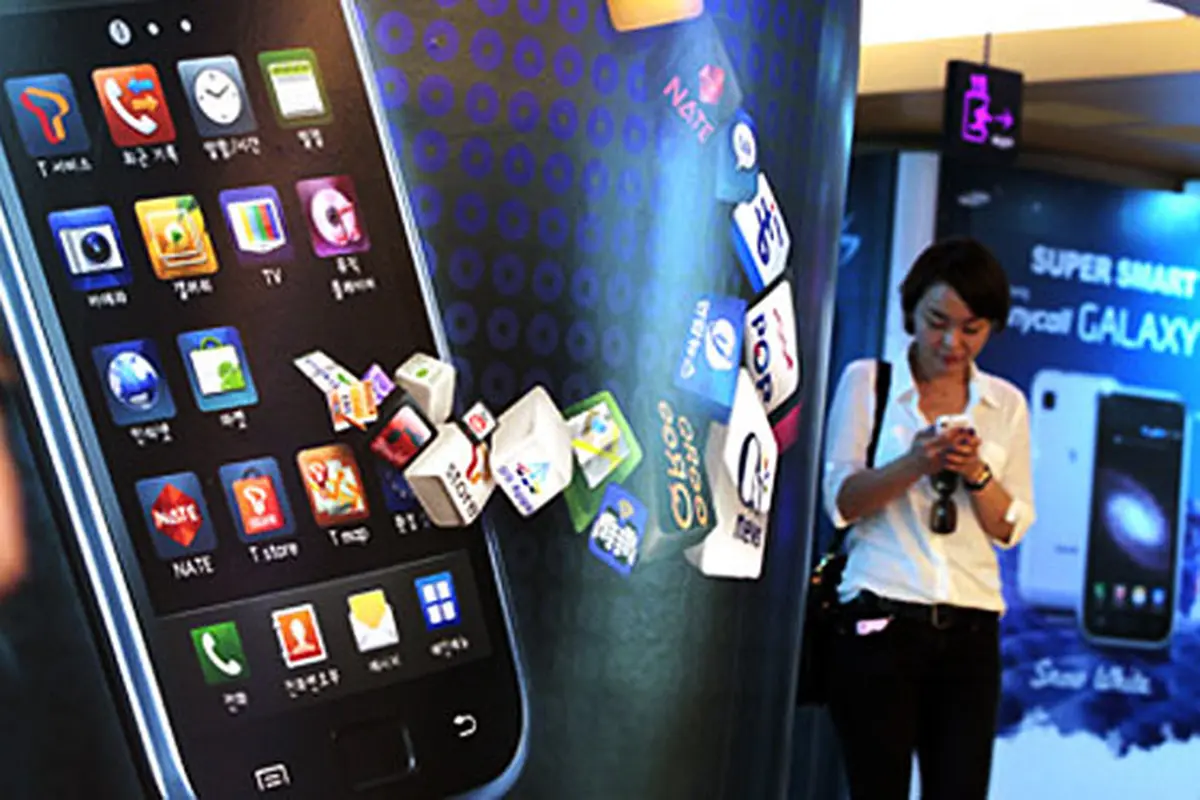 smartphone-china-130903b.jpg