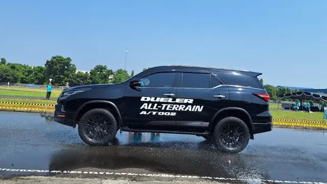 Ditawarkan untuk SUV, Ini Kelebihan Ban Bridgestone Dueler A/T002 (Arief A/Liputan6.com)