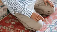Pria muslim sholat (Pexels)